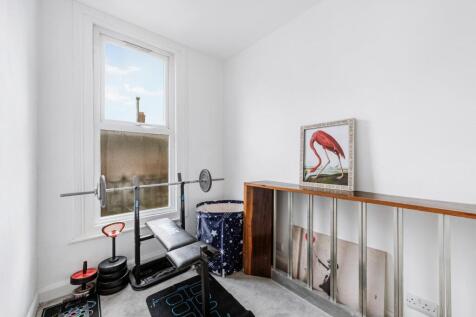 18 Gunnersbury Lane-15.jpg