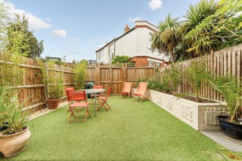 18 Gunnersbury Lane-10.jpg