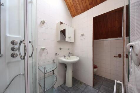 GV- F5 - 17 Rosemont Rd (13).jpg