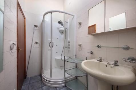 GV- F5 - 17 Rosemont Rd (14).jpg