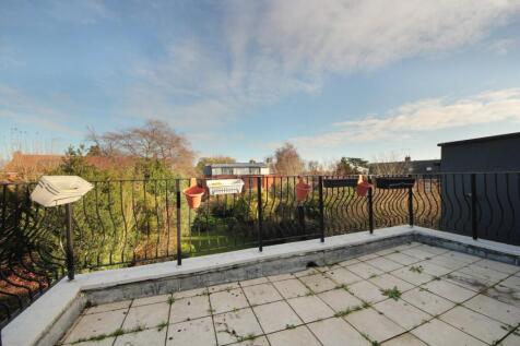 GV- F5 - 17 Rosemont Rd (15).jpg