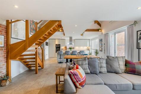8639408-interior16.jpg