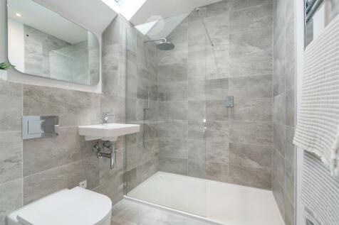 15 Luxury master en-suite.jpg