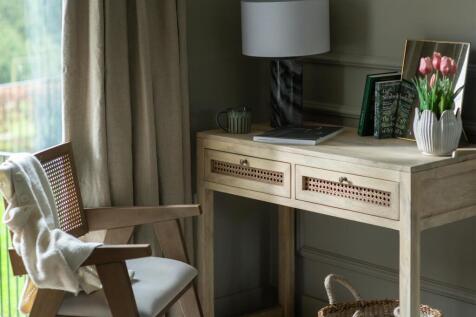 Living spaces suitable for home office