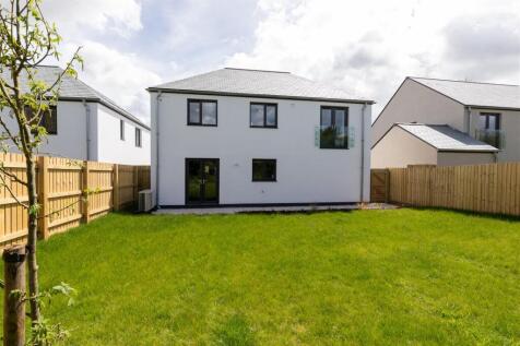 Spacious Sunny Garden