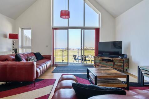 Lounge/Dining