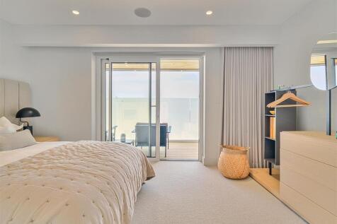 Spacious Double Bedroom with Built-in Wardrobes
