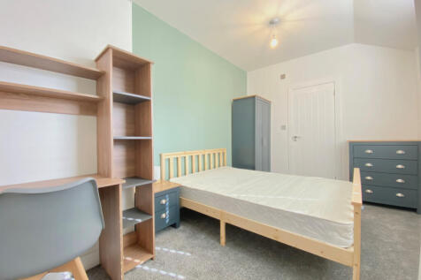 FULLY FURNISHED EN-SUITE ROOM