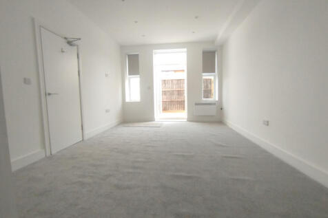 Flat 2 to let