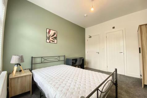 En-suite room for rent