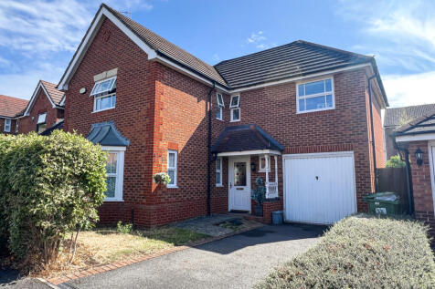 4 bed Detached house to rent