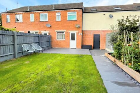 33 G back garden.jpg