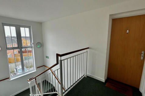 dncstrad78372harrsrddncsterCommunal Stairs.jpg