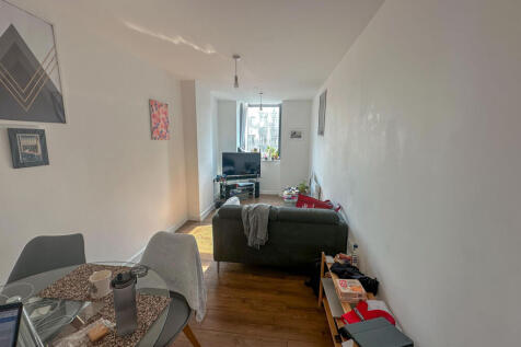 405silkhousecourtimage00039_edited.jpg