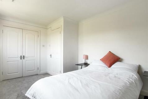 bedroom-one-.jpg