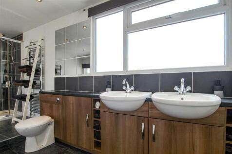 bathroom-4-.jpg