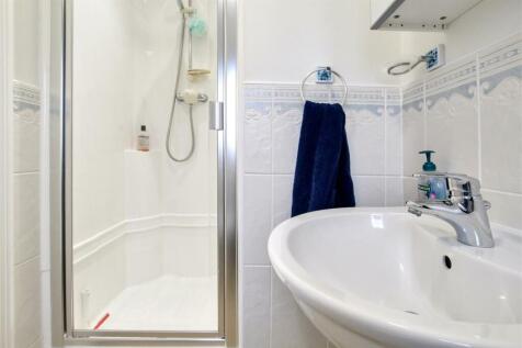 bed-2-ensuite-2.jpg
