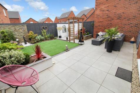 Rear Garden (1).jpg