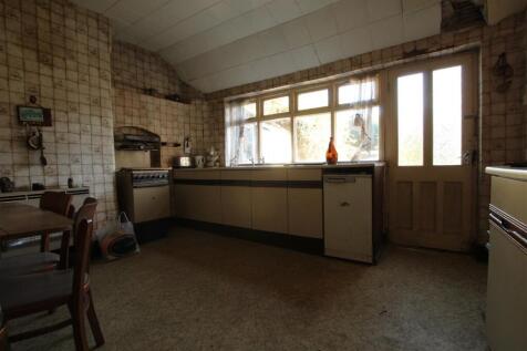 Kitchen (1).JPG