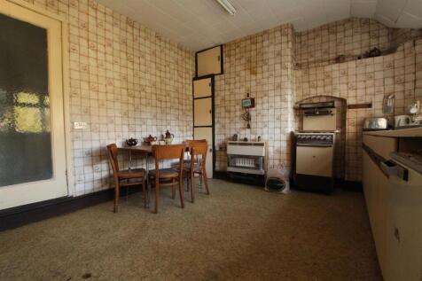 Kitchen (2).JPG
