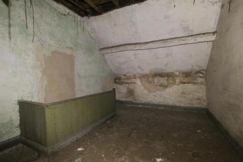 Front Attic Room (4).JPG