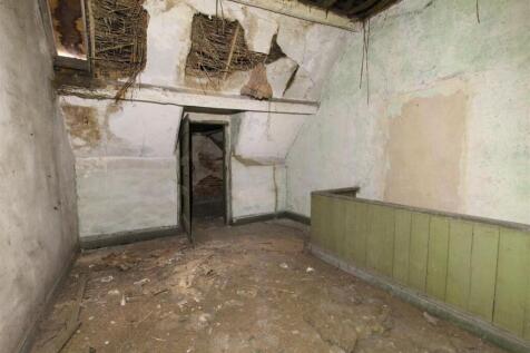 Front Attic Room (1).JPG
