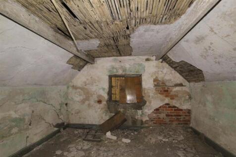 Rear Attic Room.JPG