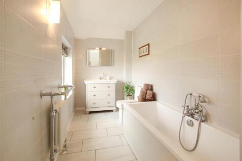 Bed-1-ensuite.jpg