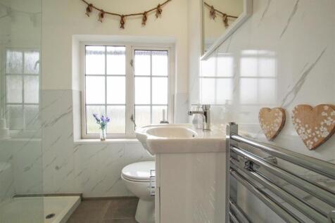 Ensuite-bed-2.jpg
