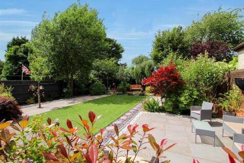 Rear-Garden-3.jpg