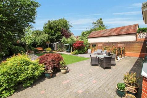 Rear-Garden-1.jpg