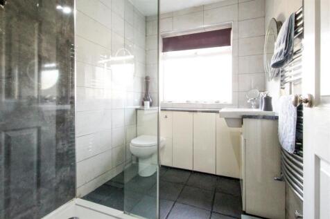 Bed-1-ensuite.jpg