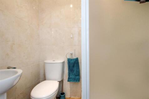 Bed-2-ensuite.jpg