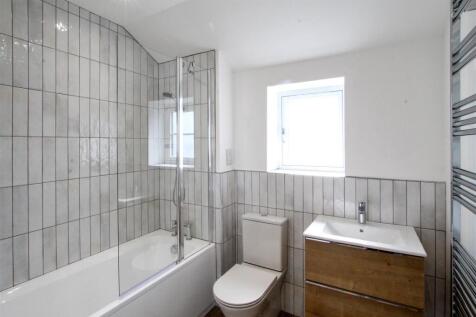 Family Bathroom-1.jpg