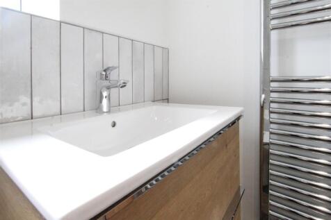 Family Bathroom-3.jpg