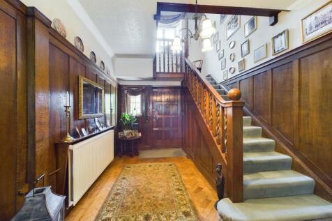 Grand Welcoming Entrance Hall