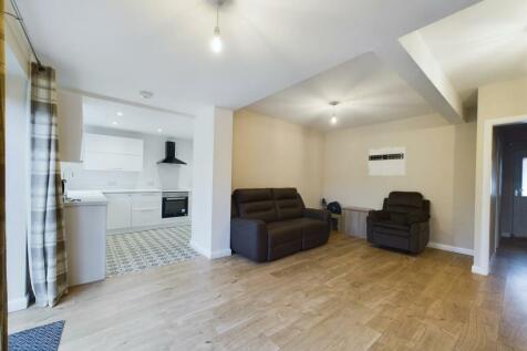 Lounge/Dining Area