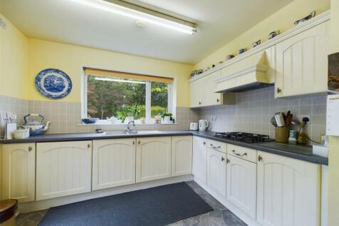 Good Sized Dining Kitchen