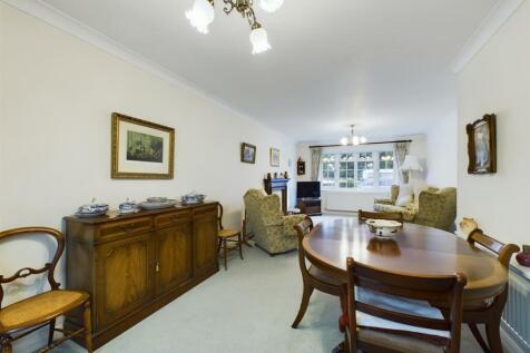 Lounge/Dining