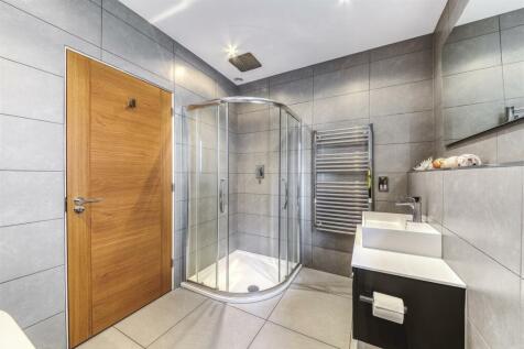Superbly Appointed Bathroom