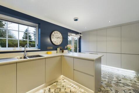 Stylish Refitted Kitchen