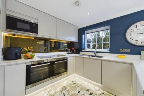 Stylish Refitted Kitchen