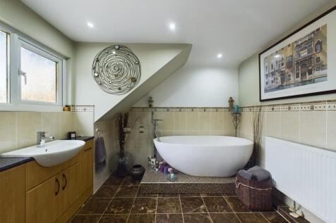 Large Well Appointed Bathroom