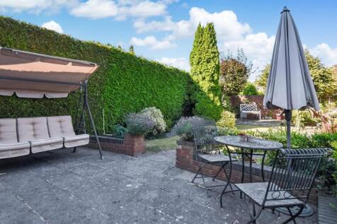 Private Sunny Garden