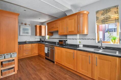 Living Kitchen/Dining Room