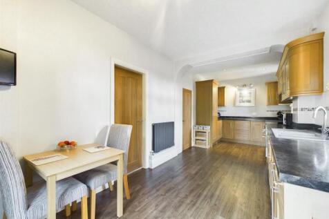 Living Kitchen/Dining Room