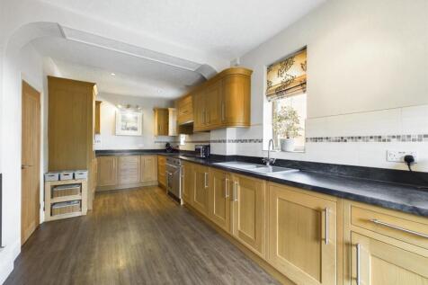 Living Kitchen/Dining Room