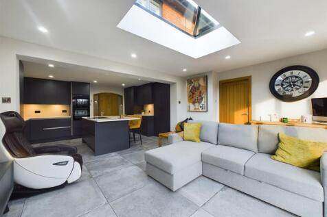 Lounge/Dining Area