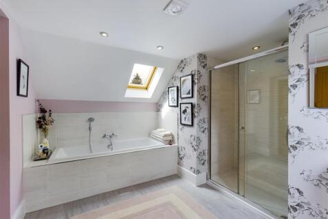 Jack and Jill En-suite Bathroom