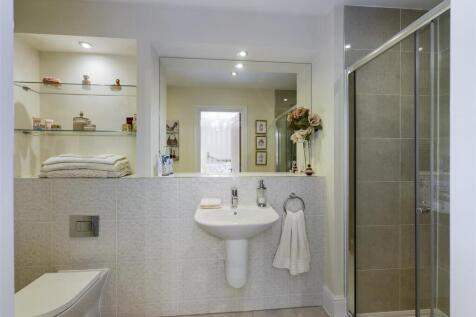 Beautiful Contemporary Family Bathroom